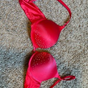 Victoria’s secret bombshell plunge bra